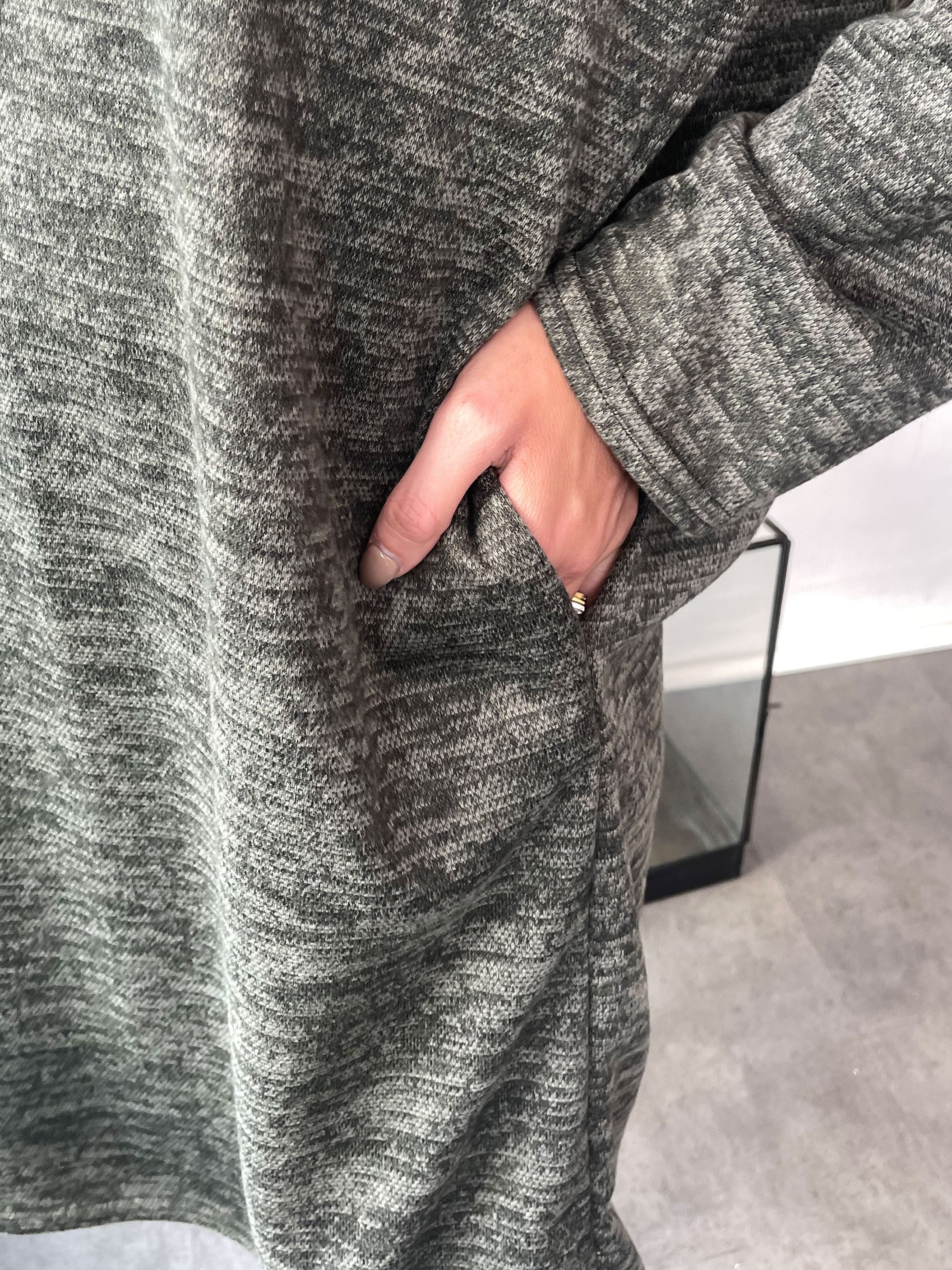 Sarita - Hoodie kjole med skrift